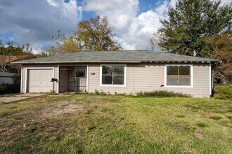 5851 Southtown St in Houston, TX - Building Photo - Building Photo