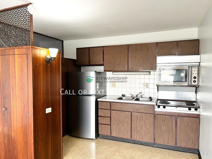 2331 E Market St in Akron, OH - Building Photo