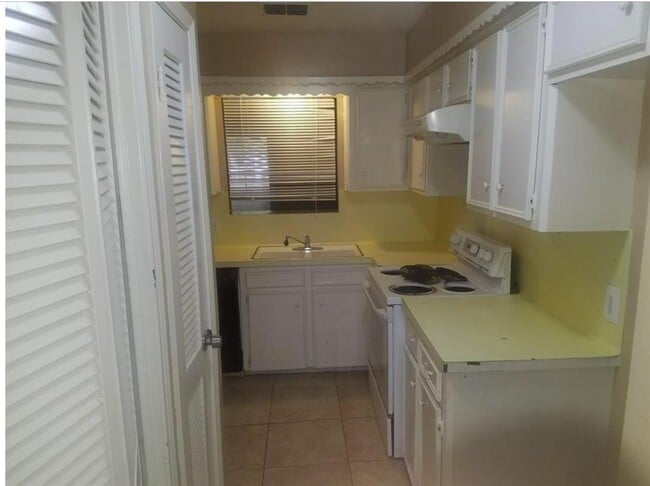9332 Tooley Dr in Houston, TX - Building Photo - Building Photo