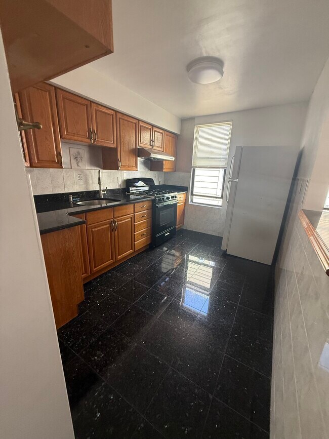188 Gelston Ave, Unit 2 in Brooklyn, NY - Building Photo - Building Photo