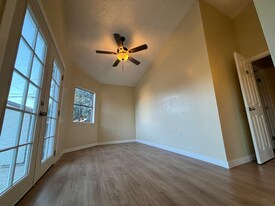 526 W 49th St in Los Angeles, CA - Building Photo