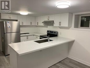 59 E 44th St in Hamilton, ON - Building Photo - Building Photo