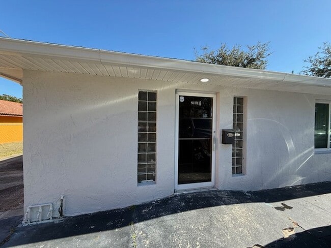 property at 1529 S Ridgewood Ave