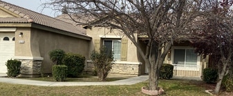 11218 Vista De Cally Dr in Bakersfield, CA - Building Photo