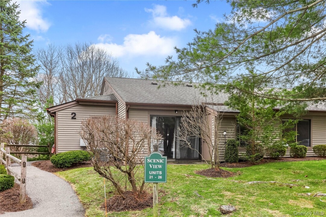 21 Scenic Vw in Yorktown Heights, NY - Building Photo