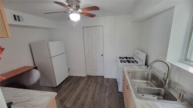 4461 Highridge St, Unit 2 in Pittsburgh, PA - Foto de edificio - Building Photo