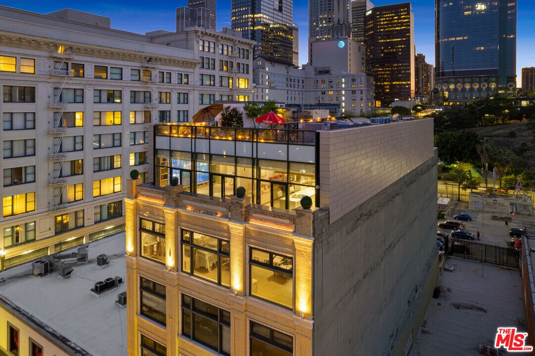 353 S Broadway in Los Angeles, CA - Building Photo