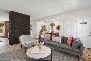 136 Main St, Unit ID1380021P in Warren, RI - Building Photo