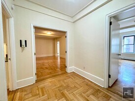 147 W 79th St in New York, NY - Building Photo