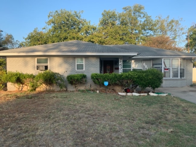 property at 603 S 10th St