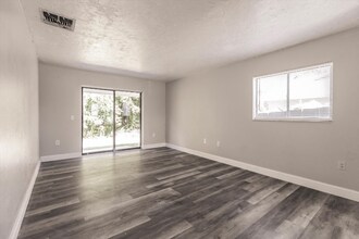 1450 E Gibson St in Arcadia, FL - Foto de edificio - Building Photo