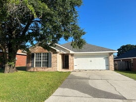 7911 Red Bean Dr in Pensacola, FL - Building Photo