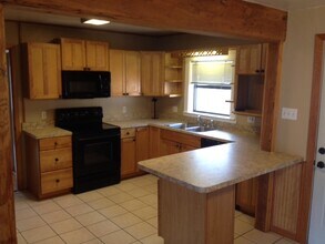 1240 S Brazos St in Weatherford, TX - Building Photo - Building Photo