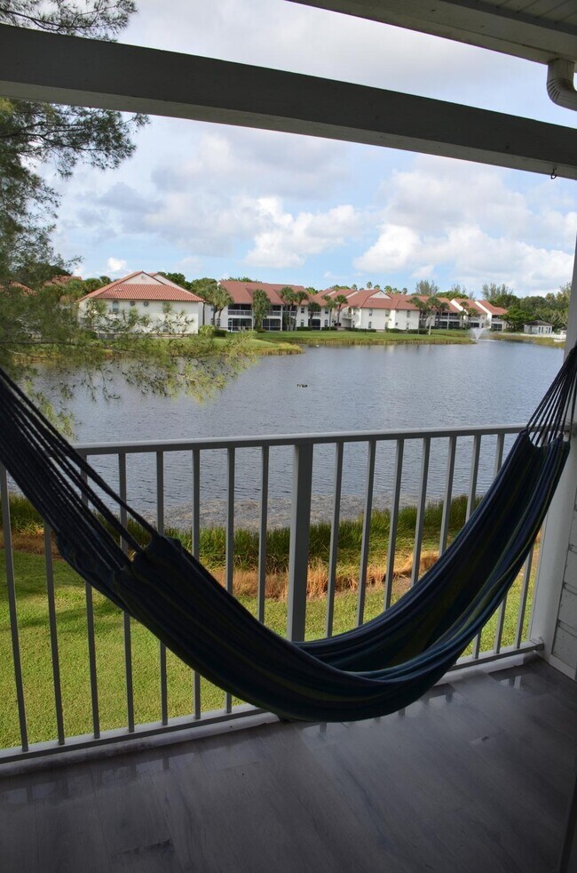 253 Cypress Point Dr in Palm Beach Gardens, FL - Foto de edificio - Building Photo