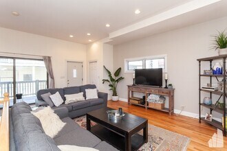 1433 W Oakdale Ave, Unit CH in Chicago, IL - Building Photo - Building Photo