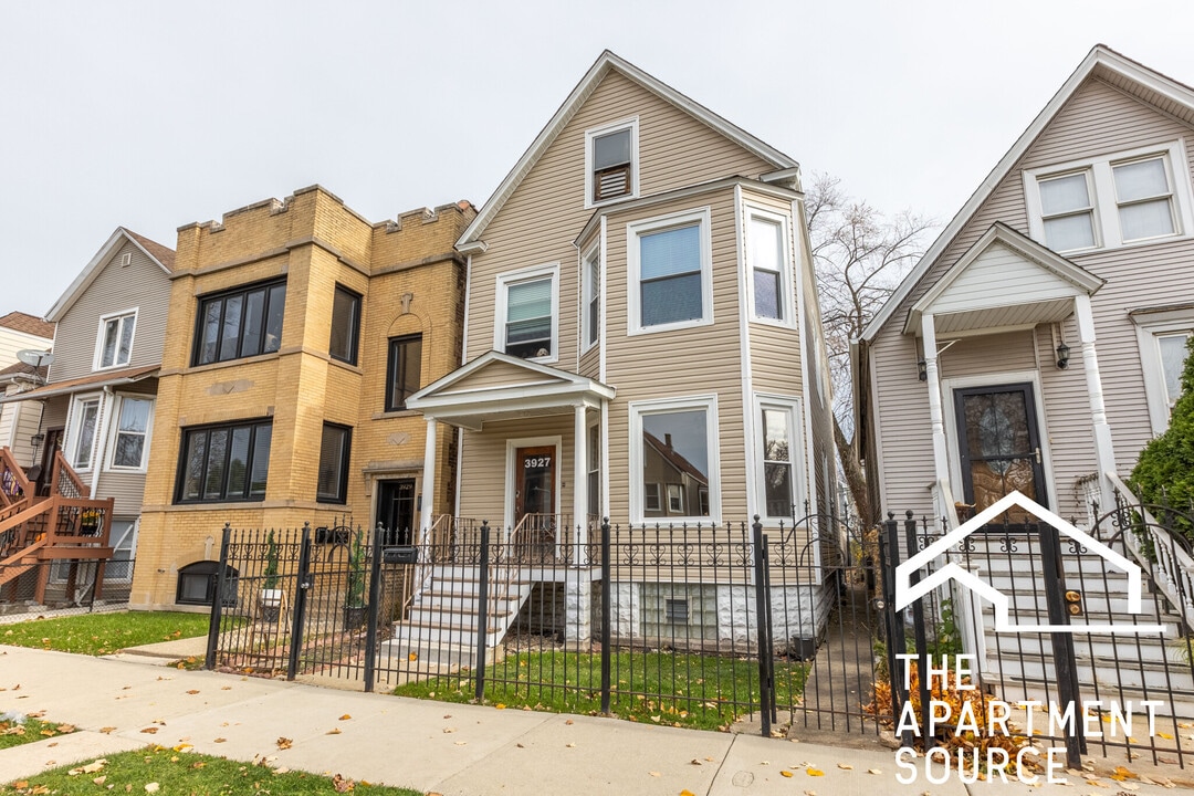 3927 N Whipple St, Unit 2 in Chicago, IL - Building Photo