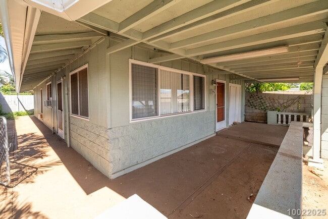 1028 Hooli Pl in Pearl City, HI - Building Photo - Building Photo