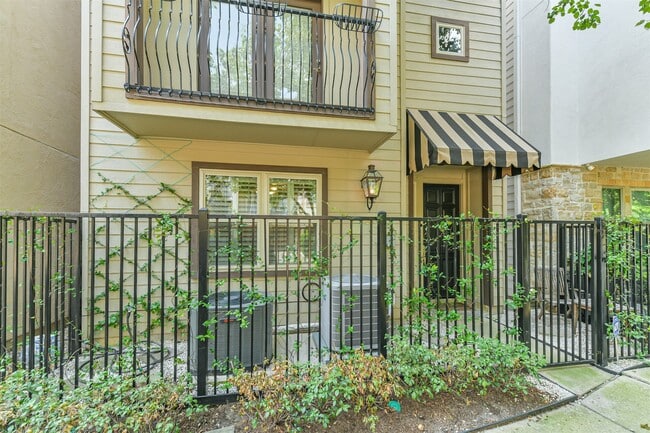 property at 5823 Lacy St
