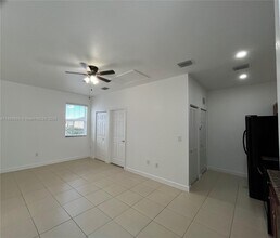 17077 SW 93rd St in Miami, FL - Building Photo - Building Photo