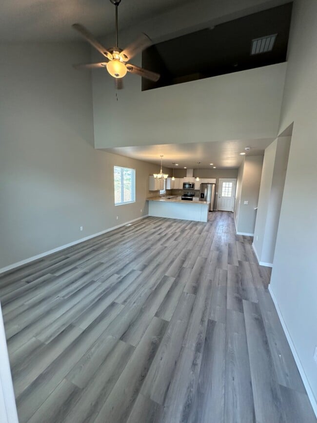 9001 Palestine Way in Yakima, WA - Building Photo - Building Photo
