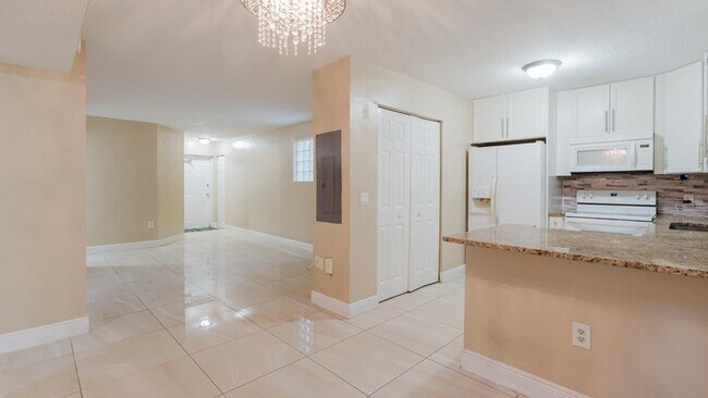 3760 N Jog Rd, Unit 101 in West Palm Beach, FL - Building Photo - Building Photo