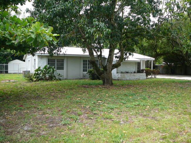 1709 Coronado Ave in Fort Pierce, FL - Building Photo - Building Photo