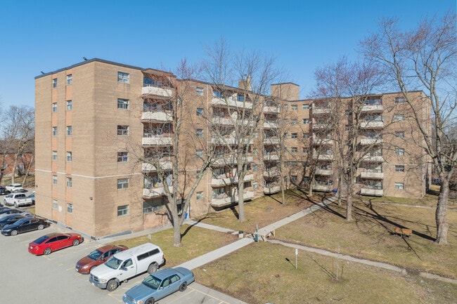 121 Minerva Ave in Toronto, ON - Building Photo - Building Photo