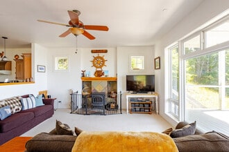 22095 Lee Dr in Jenner, CA - Building Photo - Building Photo