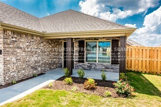 4757 W Wales Dr in Fayetteville, AR - Building Photo - Building Photo