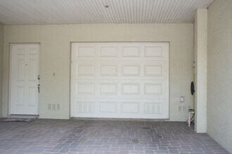 9705 Bay Grove Ln in Tampa, FL - Building Photo - Building Photo