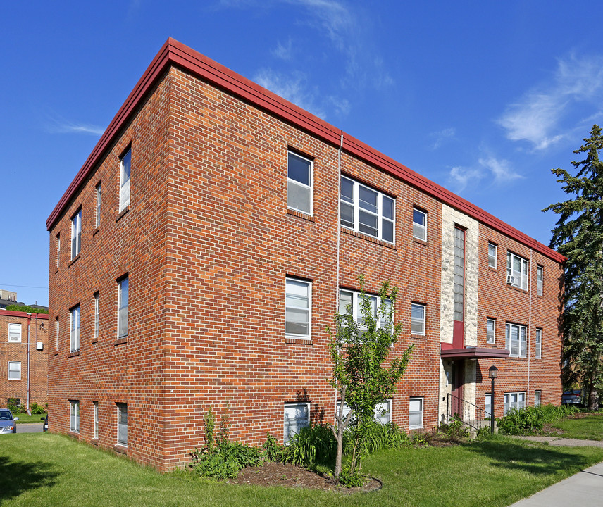 Park Manor Apartments in St. Paul, MN - Building Photo