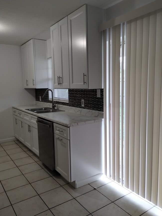 8034 Orange Ave in Cape Canaveral, FL - Building Photo - Building Photo