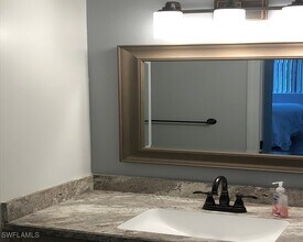 64 4th St in Bonita Springs, FL - Foto de edificio - Building Photo