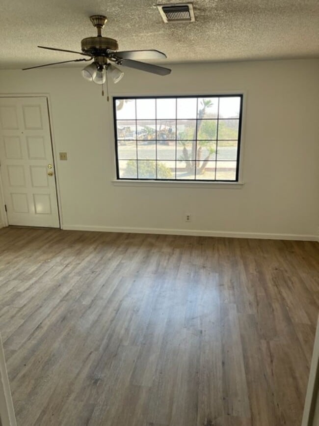 5940 16th Ave in Hanford, CA - Building Photo - Building Photo