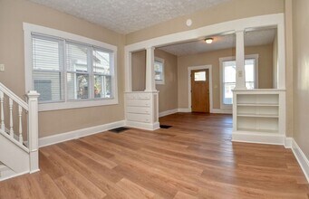 Bates-Hendricks/Newly Remodeled 3 Bedroom Half Double in Indianapolis, IN - Foto de edificio - Building Photo