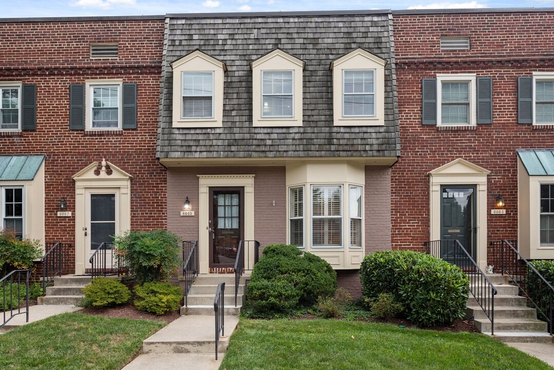 6665 Hillandale Rd in Bethesda, MD - Building Photo