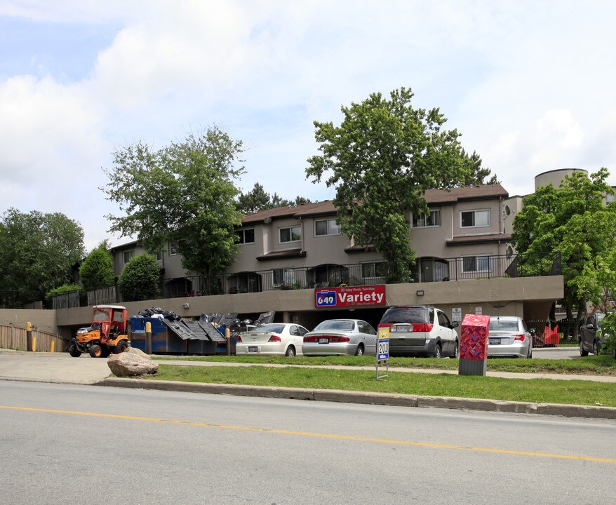 Valley Wood Apartments in Toronto, ON - Building Photo