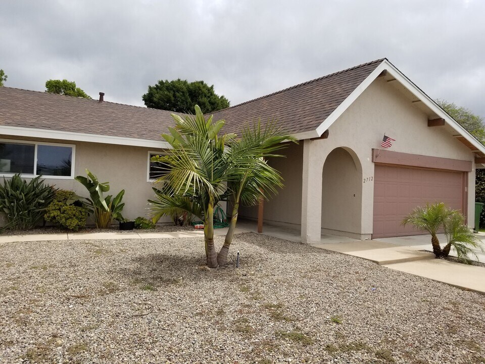 2712 Thunder Dr in Oceanside, CA - Building Photo