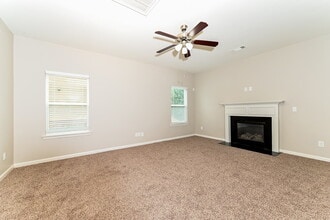 221 Christopher Michael Ln in Hampton, GA - Building Photo - Building Photo