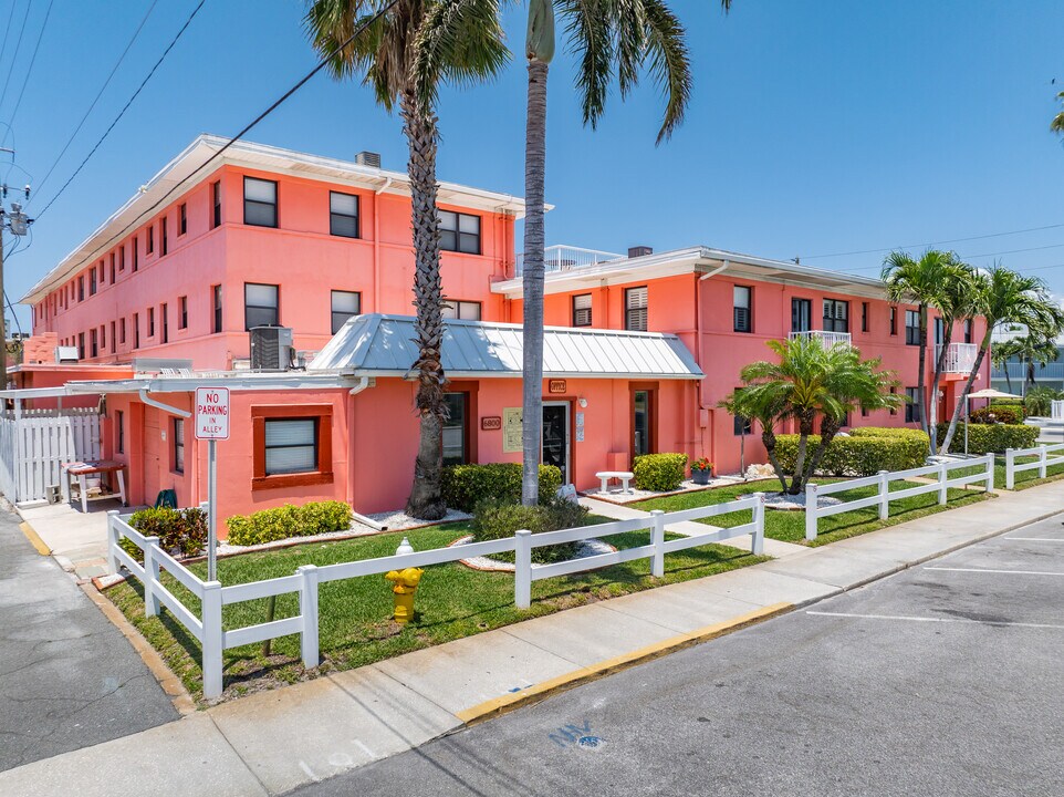 Gulf Winds Resorts in St Pete Beach, FL - Building Photo