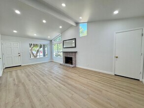 22301 Itasca St in Los Angeles, CA - Foto de edificio - Building Photo