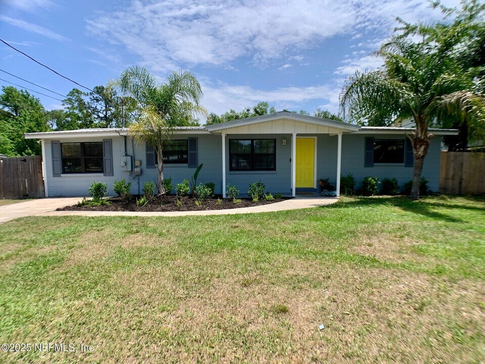 435 Sigsbee Rd in Orange Park, FL - Building Photo