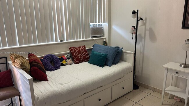 26 Diplomat Pkwy in Hallandale Beach, FL - Building Photo - Building Photo