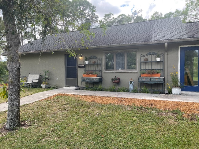 3561 7th Ave NW in Naples, FL - Foto de edificio - Building Photo