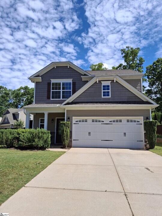 101 Stream Crossing Way in Greer, SC - Building Photo