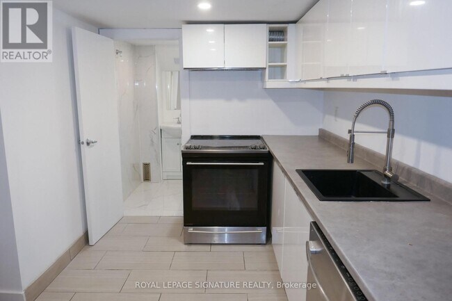 603 Annette St in Toronto, ON - Building Photo - Building Photo