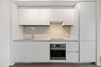 4015 The Exchange in Mississauga, ON - Building Photo - Building Photo