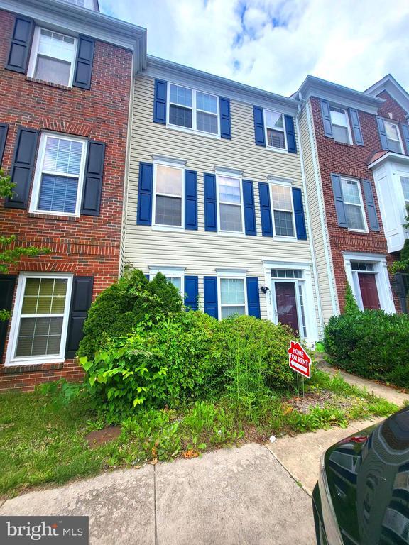 property at 5034 Village Fountain Pl