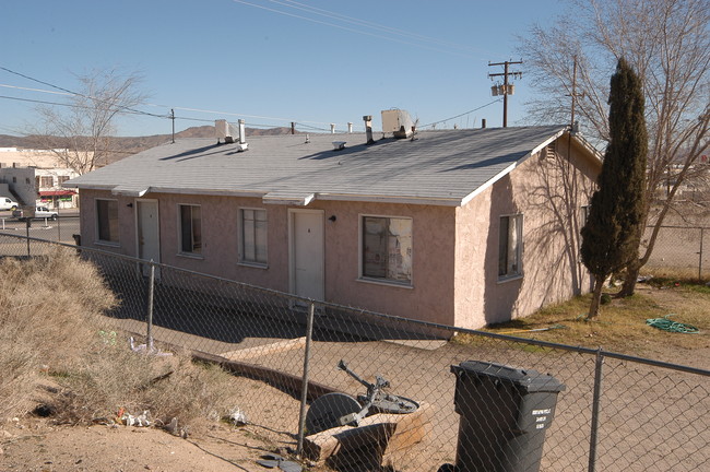 133 W Williams St in Barstow, CA - Foto de edificio - Building Photo