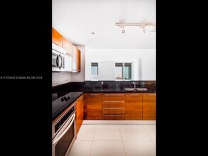 244 Biscayne Blvd, Unit 2202 in Miami, FL - Foto de edificio - Building Photo